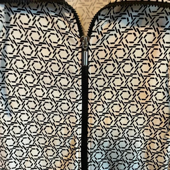 Weekend by Chico’s size 1 = medium black & white zip up jacket - Picture 4 of 6
